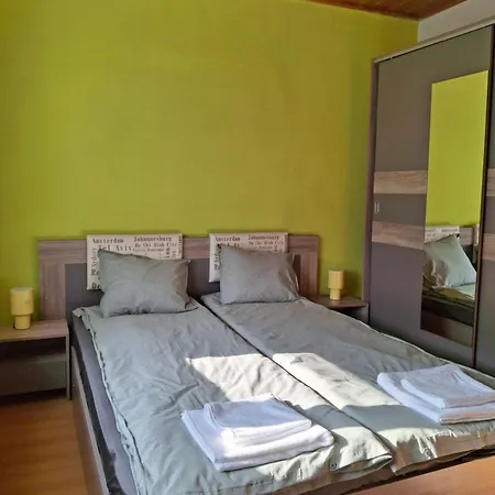 The Old Cherry House * Razlog