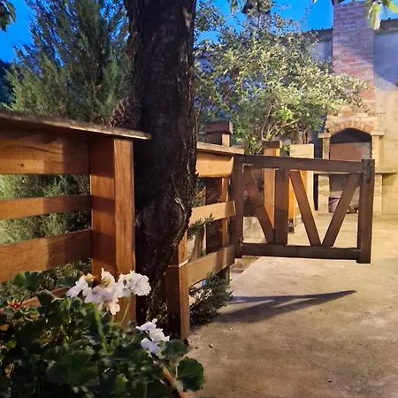 Сasa de vacaciones The Old Cherry House *