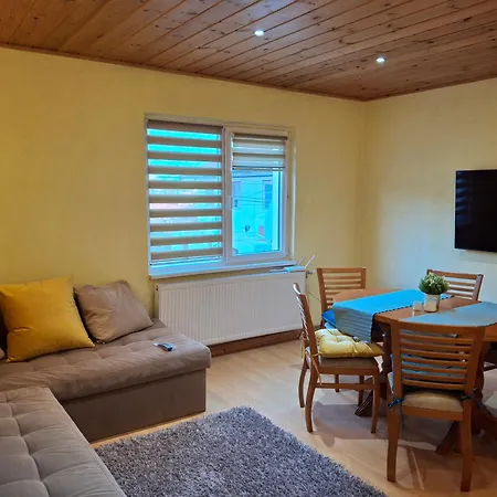 The Old Cherry House * Razlog